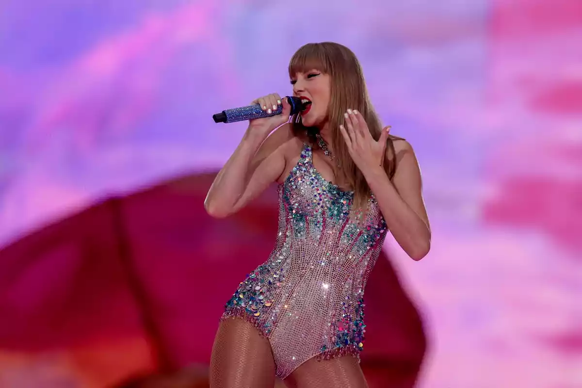 La cantante Taylor Swift durante la primera de sus dos actuaciones en el Estadio Santiago Bernabéu, a 29 de mayo de 2024, en Madrid (España)