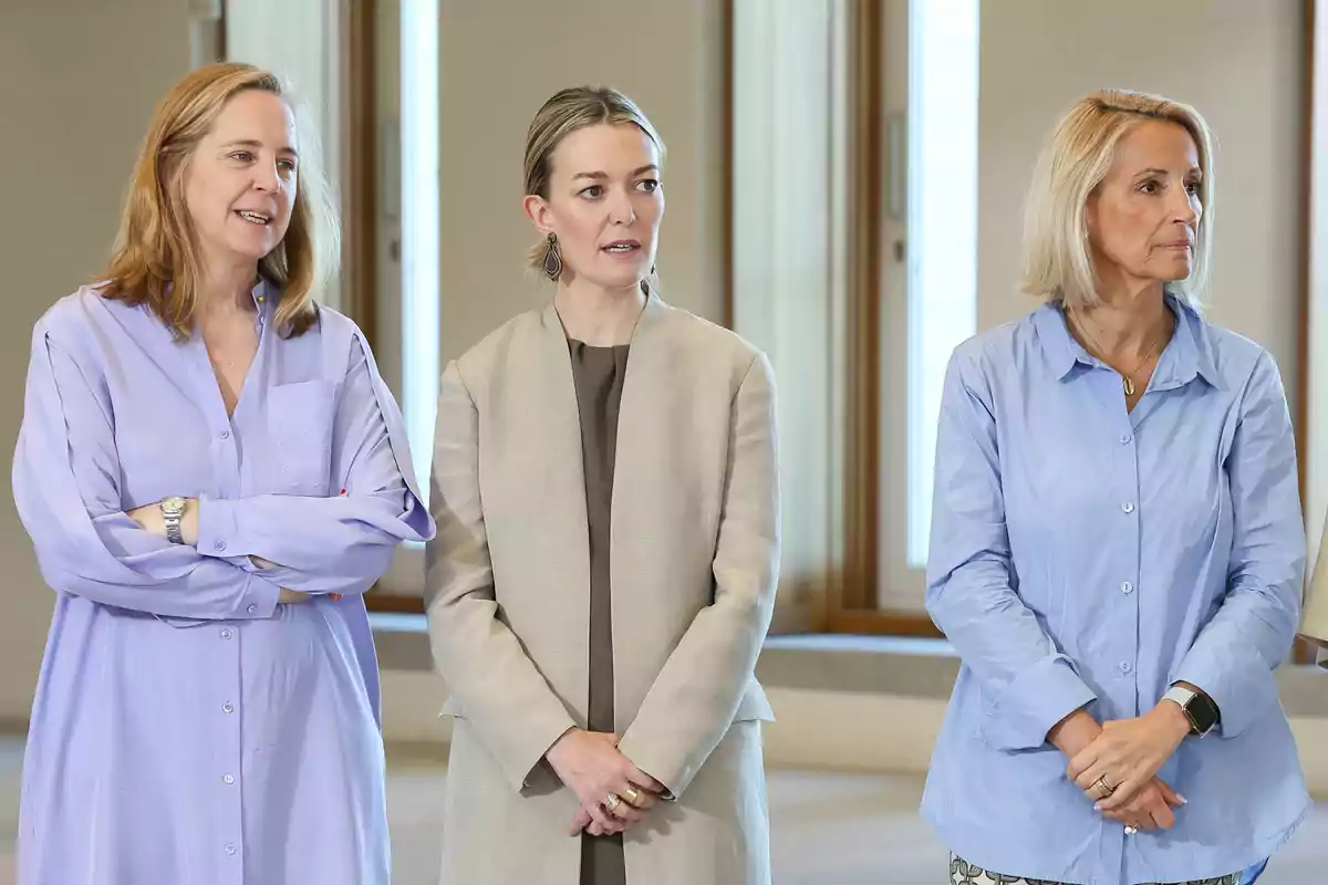 La presidenta de la Fundación Loewe, Sheila Loewe, la presidenta de Inditex, Marta Ortega, y la vicepresidenta de CEOE, María Helena Antolín, durante la primera reunión de los Reyes de España como órgano colegiado interministerial adscrito al Consejo de Administración del Patrimonio Nacional, en el Palacio Real, a 30 de mayo de 2024, en Madrid (España).