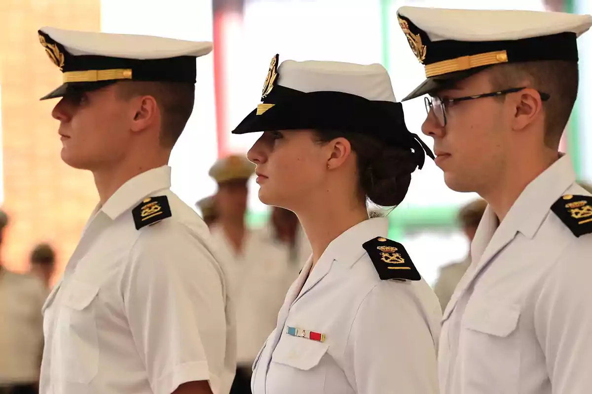 La Princesa Leonor (c), durante sus primeras actividades en la Escuela Naval de Marín, a 30 de agosto de 2024, en Marín, Pontevedra, Galicia (España).