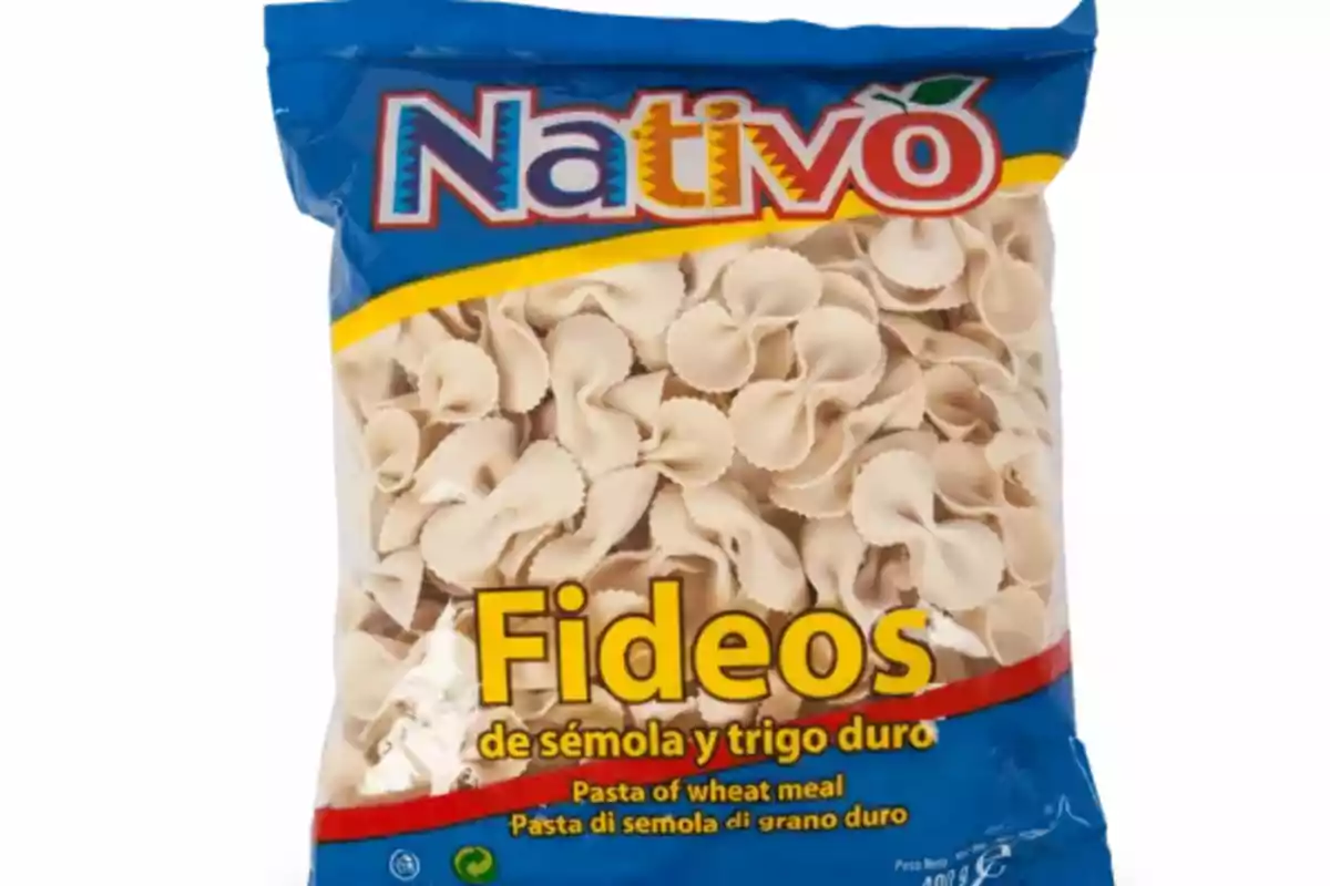 Bolsa de fideos de sémola y trigo duro marca Nativo.