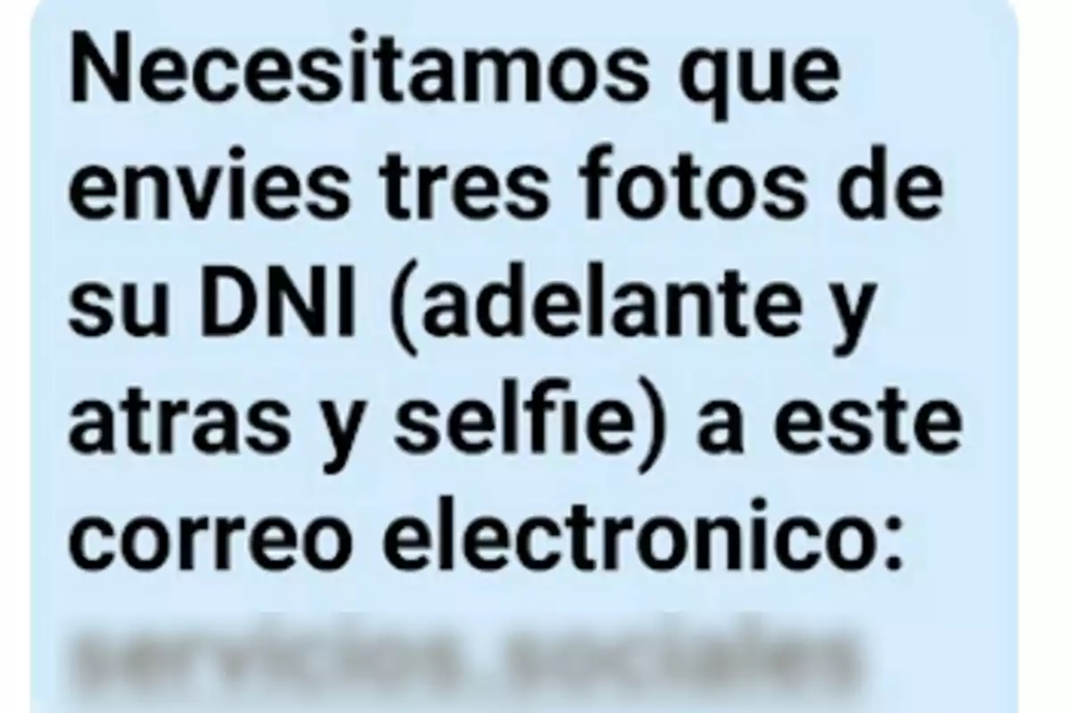 Texto que solicita el envío de tres fotos del DNI (adelante, atrás y selfie) a un correo electrónico.