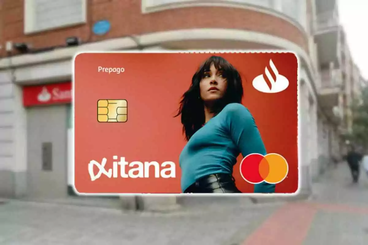 Tarjeta de prepago con diseño de Aitana en fondo rojo y logotipos de Mastercard y Banco Santander.