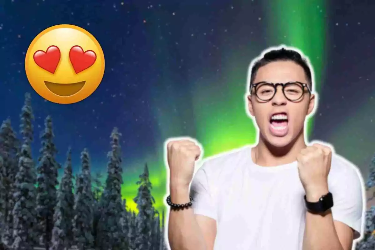 Un hombre con gafas y camiseta blanca muestra una expresión de emoción con los puños levantados, mientras un emoji de ojos de corazón flota a su lado y de fondo se ve una aurora boreal sobre un bosque nevado.