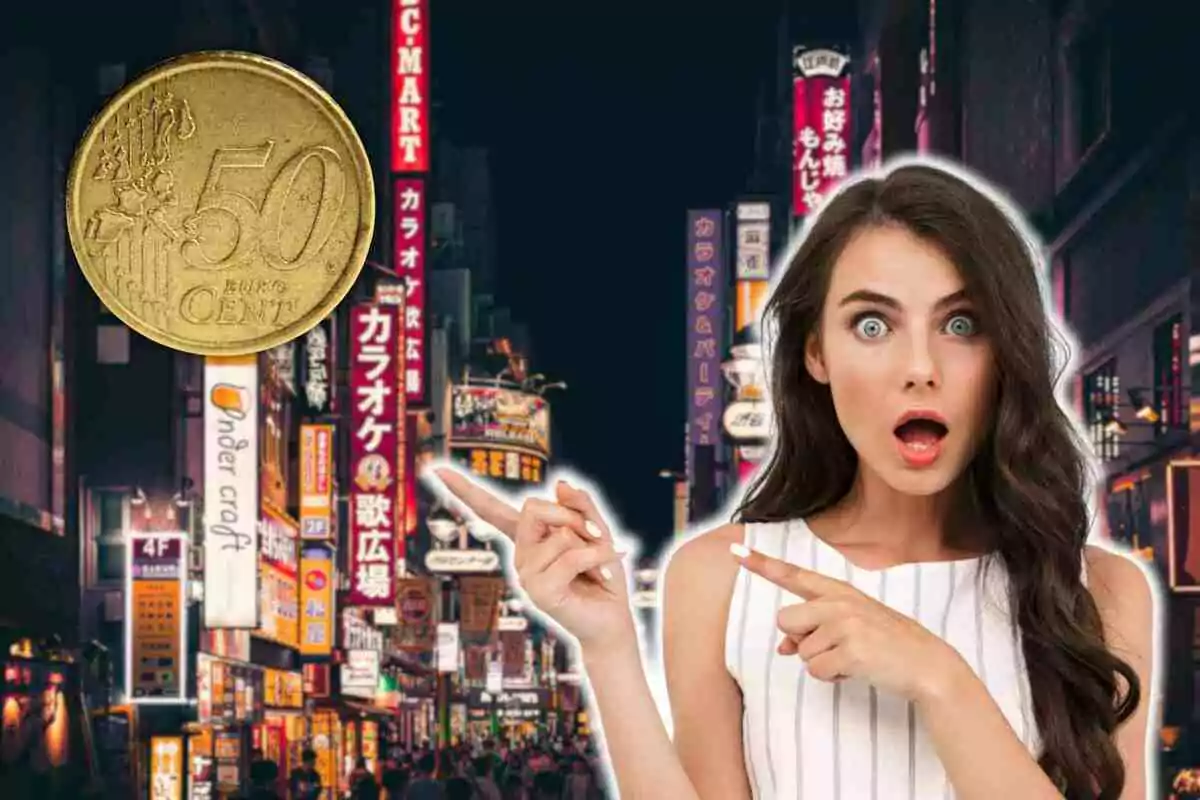 Una mujer sorprendida señala hacia un fondo urbano iluminado con letreros en japonés y una moneda de 50 céntimos de euro flotando en el aire.