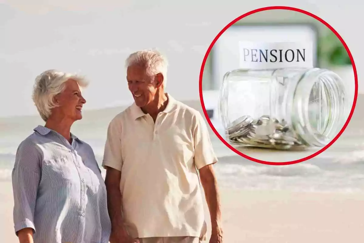 Una pareja de personas mayores caminando en la playa con una imagen superpuesta de un frasco de vidrio con monedas y la palabra "PENSION".