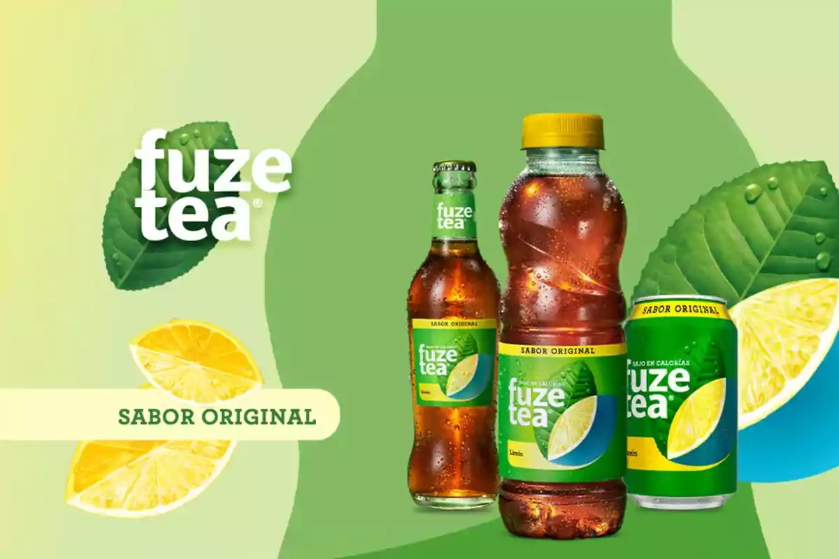 Tres envases de Fuze Tea sabor original con limón y hojas verdes de fondo.