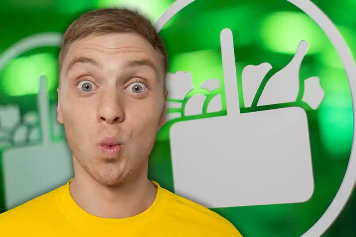 Un hombre con expresión sorprendida frente a un fondo verde con un icono de compras.