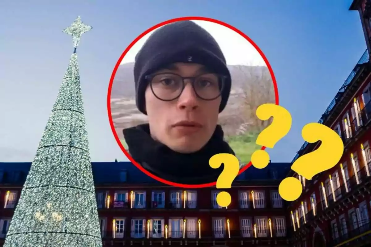 Una persona con gorro y gafas dentro de un círculo rojo sobre un fondo de edificio iluminado y un árbol de Navidad decorado con luces.