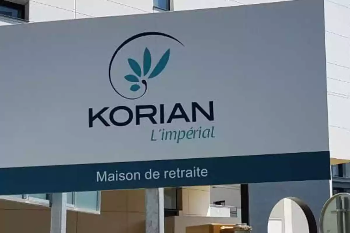 Cartel de una residencia de ancianos llamada Korian L'impérial.