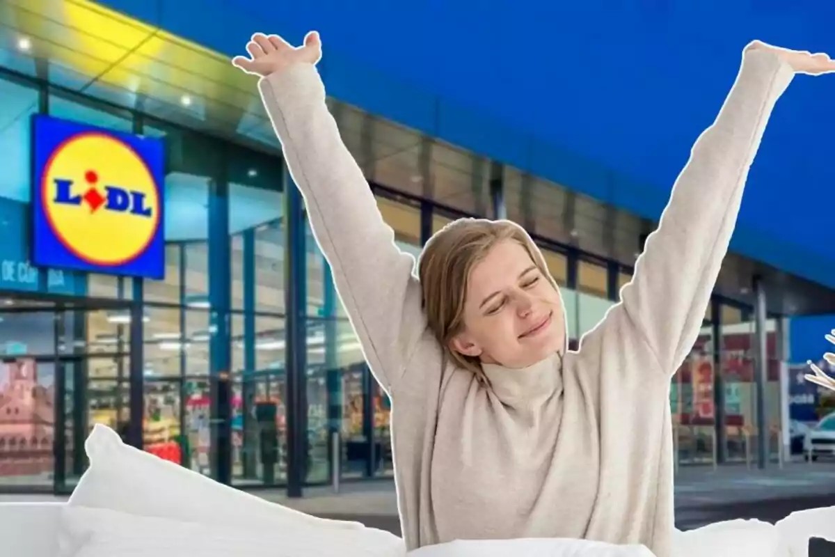 Una persona con los brazos extendidos y expresión de satisfacción frente a una tienda Lidl.