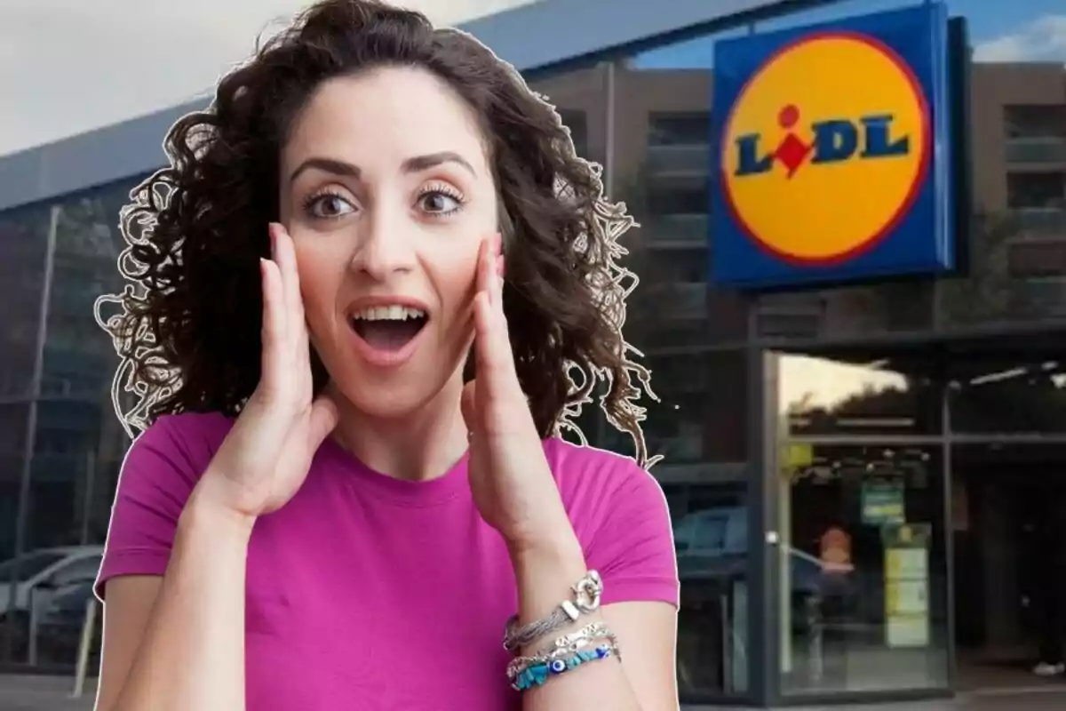 Mujer sorprendida frente a una tienda Lidl.