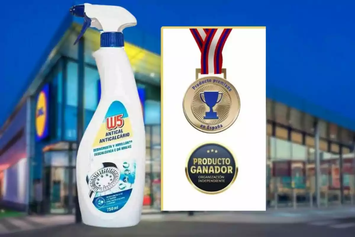 Botella de limpiador antical W5 frente a una tienda, junto a medallas que indican que es un producto premiado y ganador. Botella de limpiador antical W5 frente a una tienda, junto a medallas que indican que es un producto premiado y ganador.