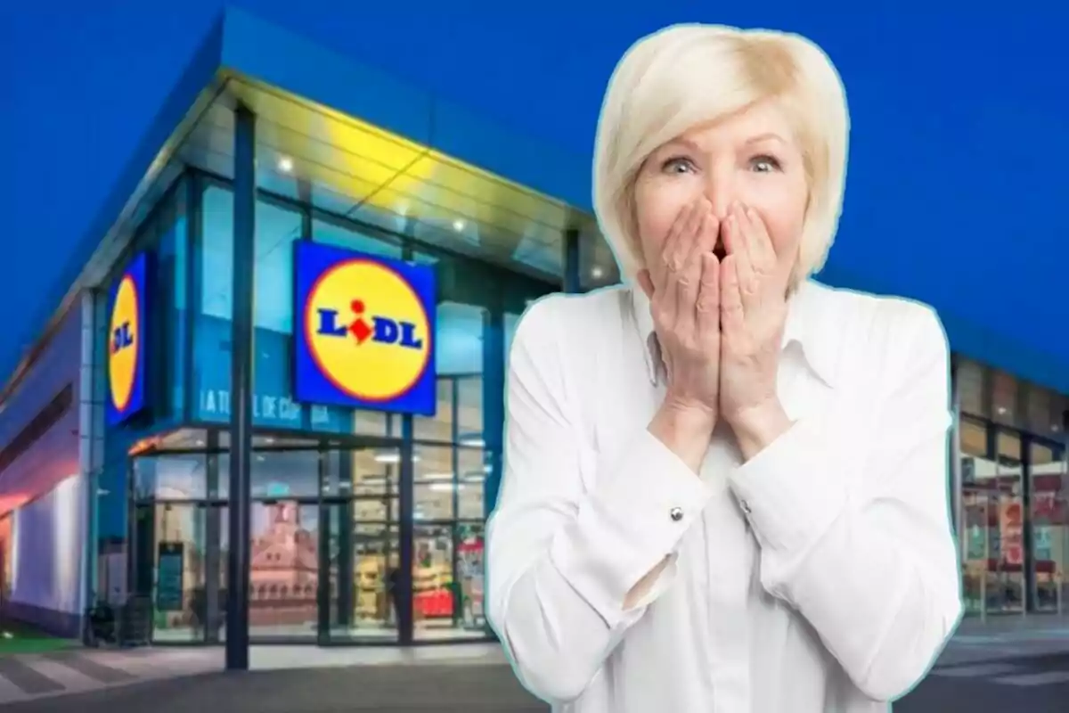 Una mujer sorprendida frente a una tienda de Lidl.