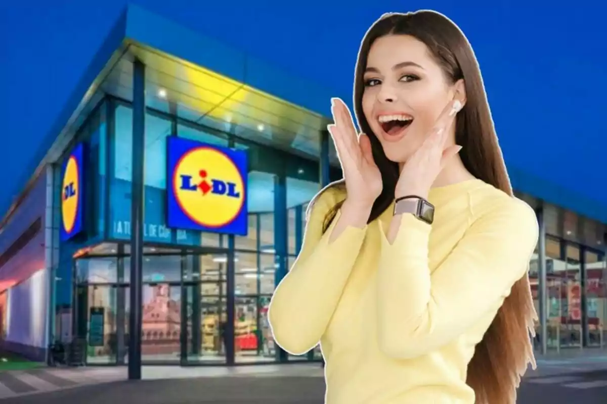 Una mujer sonriente con un reloj inteligente frente a una tienda Lidl.