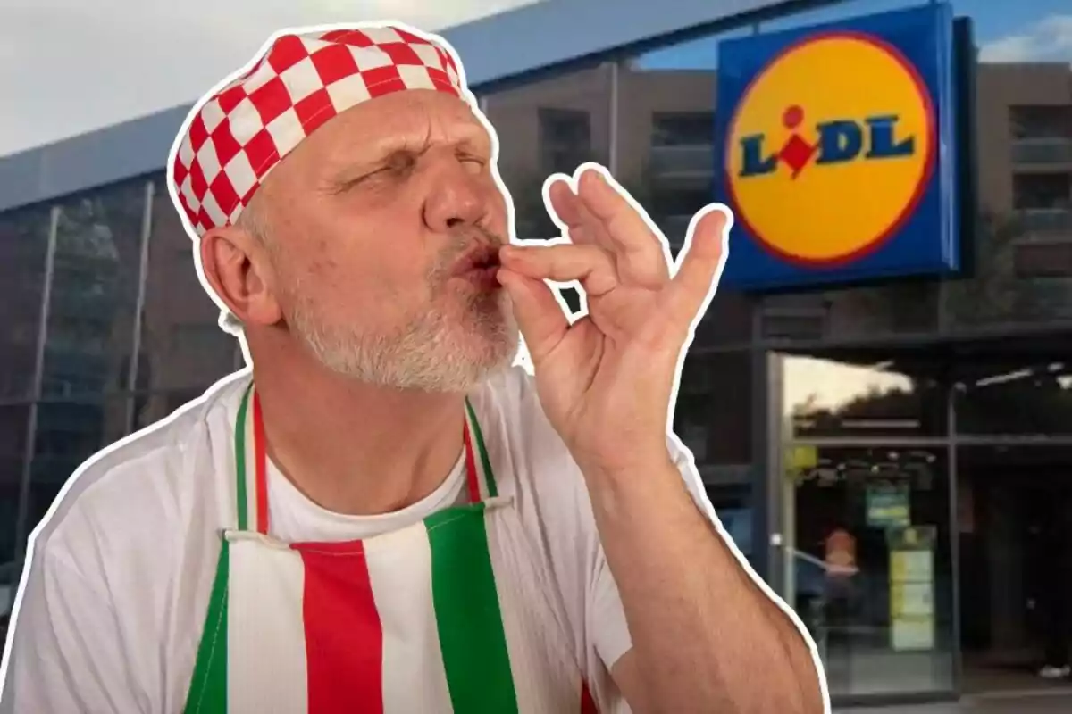 Un hombre con delantal y gorro de cocinero hace un gesto de satisfacción frente a una tienda Lidl.