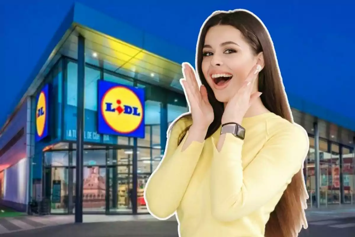 Una mujer sonriente con un reloj inteligente frente a una tienda Lidl iluminada por la noche.