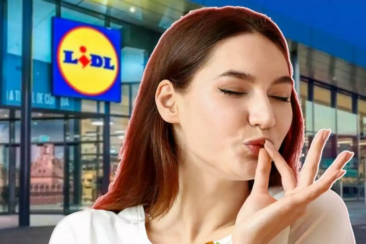 Mujer haciendo un gesto de satisfacción frente a una tienda Lidl.