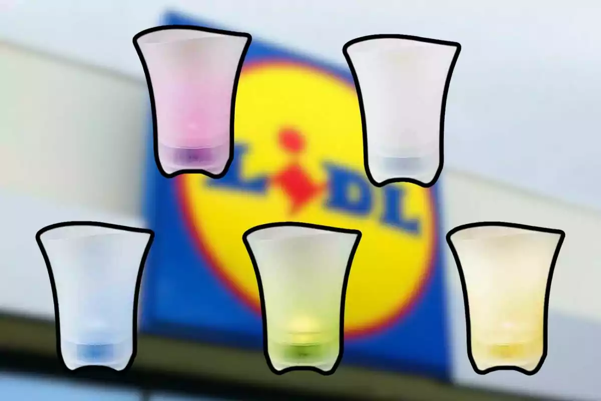 Cinco difusores de colores variados sobre un fondo con el logotipo de una tienda. Cinco difusores de colores variados sobre un fondo con el logotipo de una tienda.