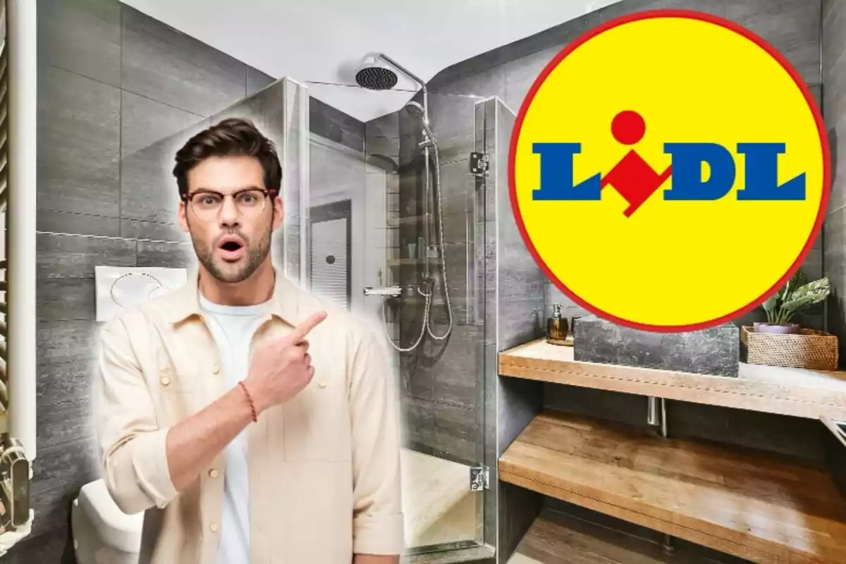 Hombre sorprendido señalando el logo de Lidl en un baño moderno.