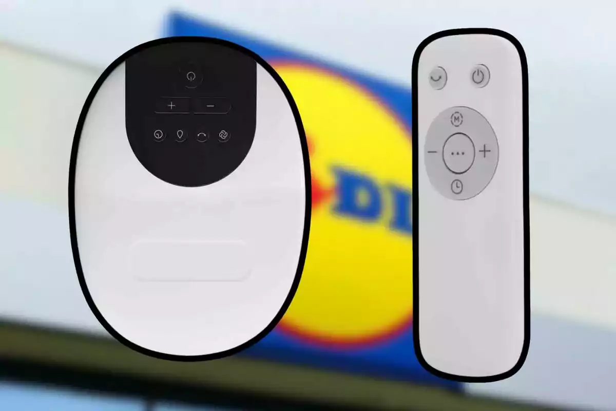 Dos dispositivos electrónicos de color blanco con botones visibles, uno de forma ovalada y otro rectangular, con un cartel borroso de una tienda al fondo. Dos dispositivos electrónicos de color blanco con botones visibles, uno de forma ovalada y otro rectangular, con un cartel borroso de una tienda al fondo.