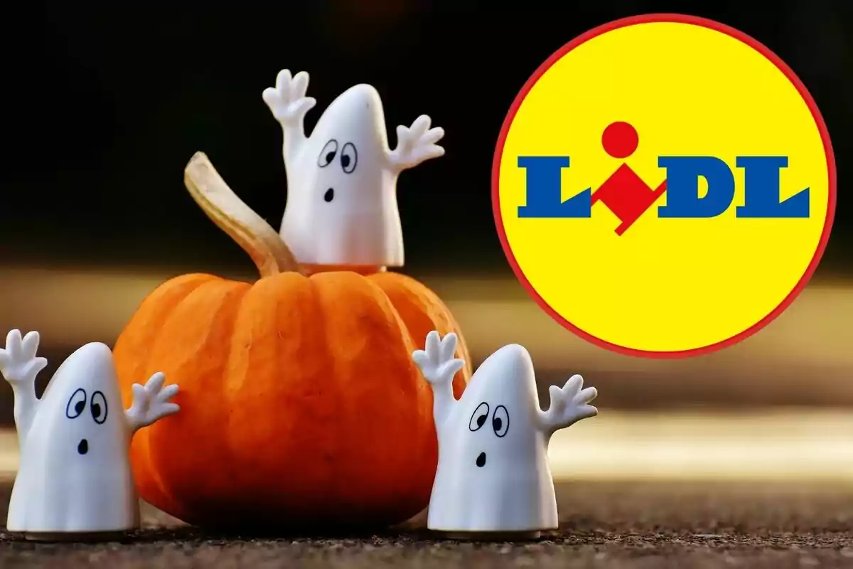 Tres figuras de fantasmas blancos alrededor de una calabaza naranja con el logo de Lidl en el fondo.