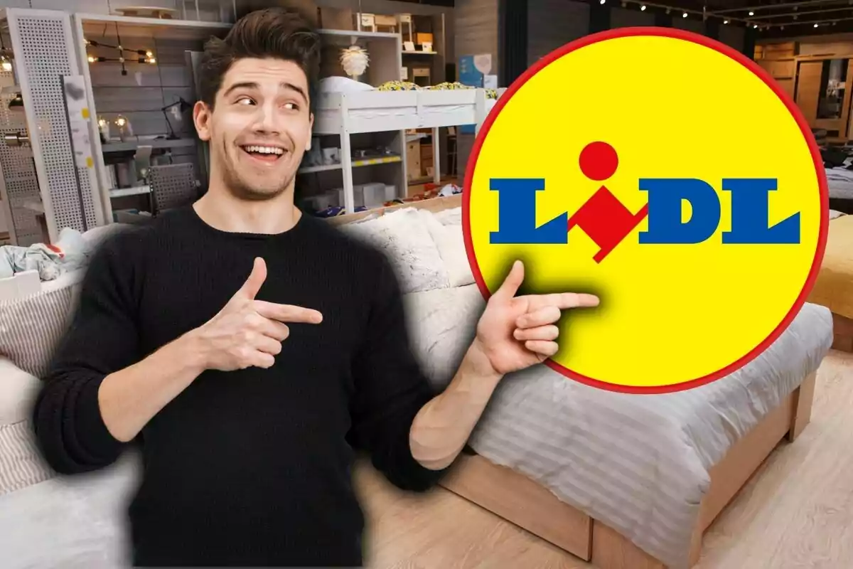Hombre sonriente señalando el logo de Lidl en una tienda de muebles y camas