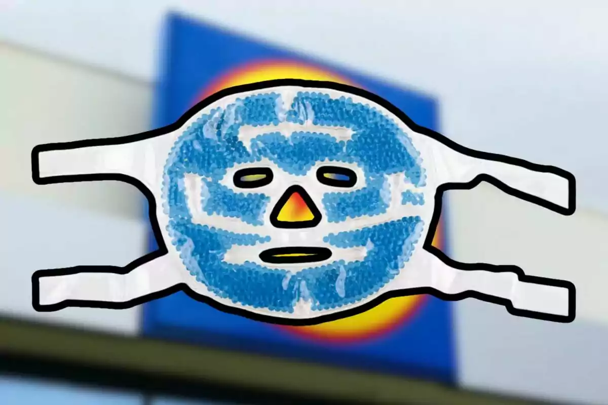 Mascarilla facial de gel azul con forma de rostro humano sobre un fondo desenfocado de un letrero rectangular azul con detalles amarillos y rojos Mascarilla facial de gel azul con forma de rostro humano sobre un fondo desenfocado de un letrero rectangular azul con detalles amarillos y rojos