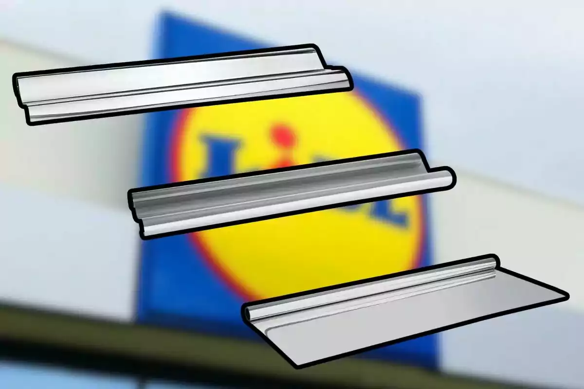 Tres limpiadores de vidrio flotando frente a un cartel borroso de la tienda Lidl Tres limpiadores de vidrio flotando frente a un cartel borroso de la tienda Lidl