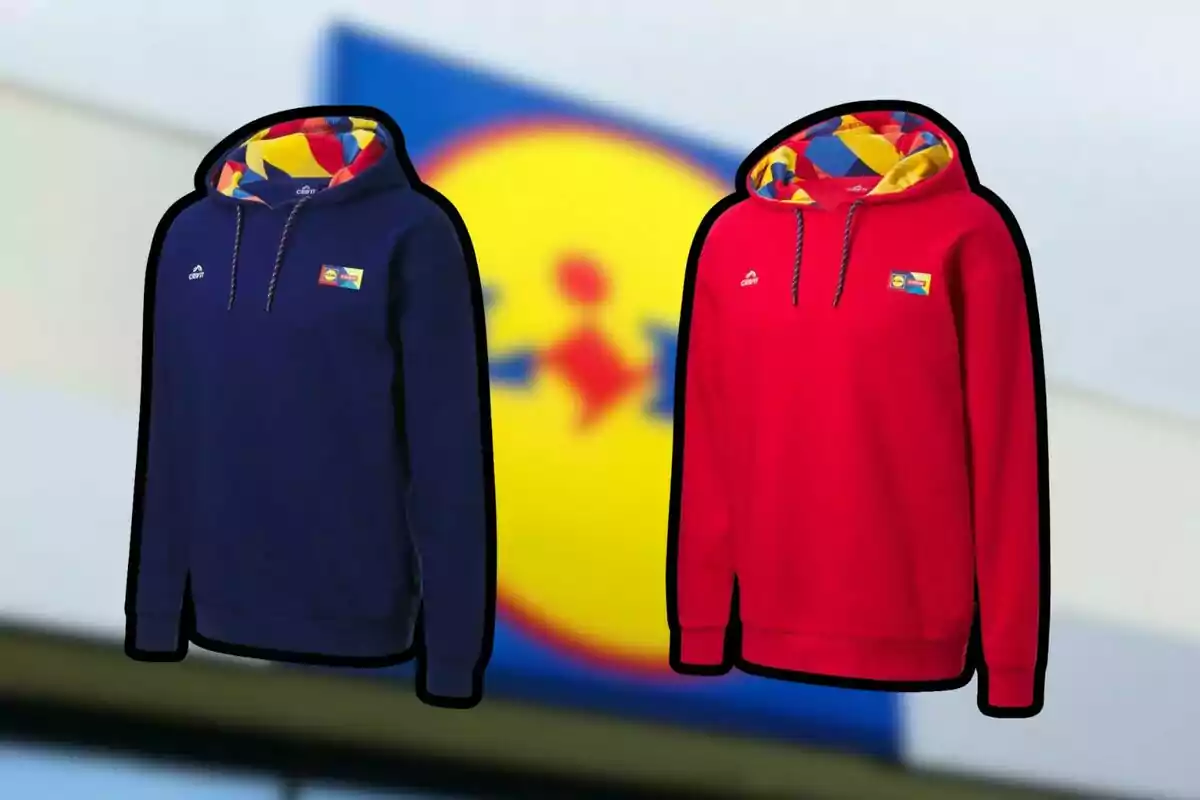Dos sudaderas con capucha, una azul y otra roja, con un diseño colorido en el interior de la capucha y un logotipo en el pecho, sobre un fondo desenfocado. Dos sudaderas con capucha, una azul y otra roja, con un diseño colorido en el interior de la capucha y un logotipo en el pecho, sobre un fondo desenfocado.