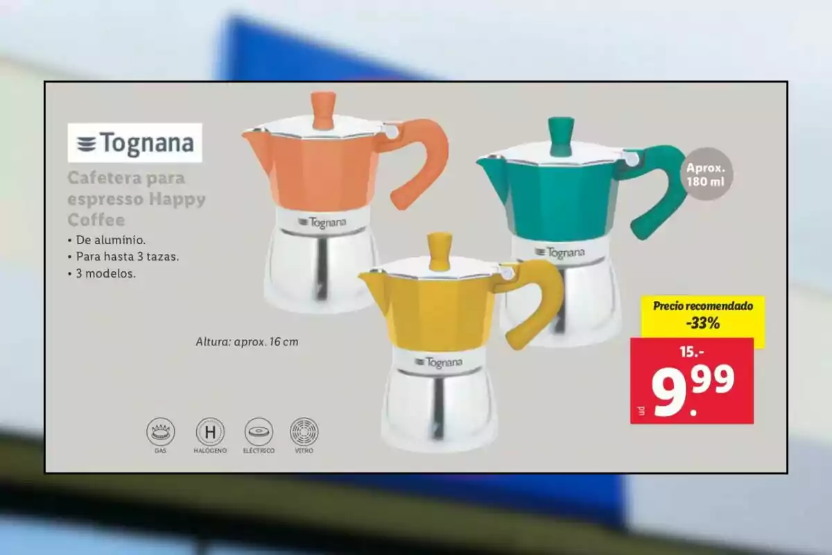 Imagen de una promoción de cafeteras espresso Tognana Happy Coffee en tres colores: naranja, verde y amarillo, hechas de aluminio, con capacidad para tres tazas y un precio rebajado a 9.99. Imagen de una promoción de cafeteras espresso Tognana Happy Coffee en tres colores: naranja, verde y amarillo, hechas de aluminio, con capacidad para tres tazas y un precio rebajado a 9.99.