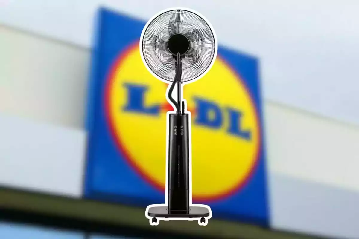 Ventilador negro de pie con control digital frente a un cartel borroso de la tienda Lidl Ventilador negro de pie con control digital frente a un cartel borroso de la tienda Lidl