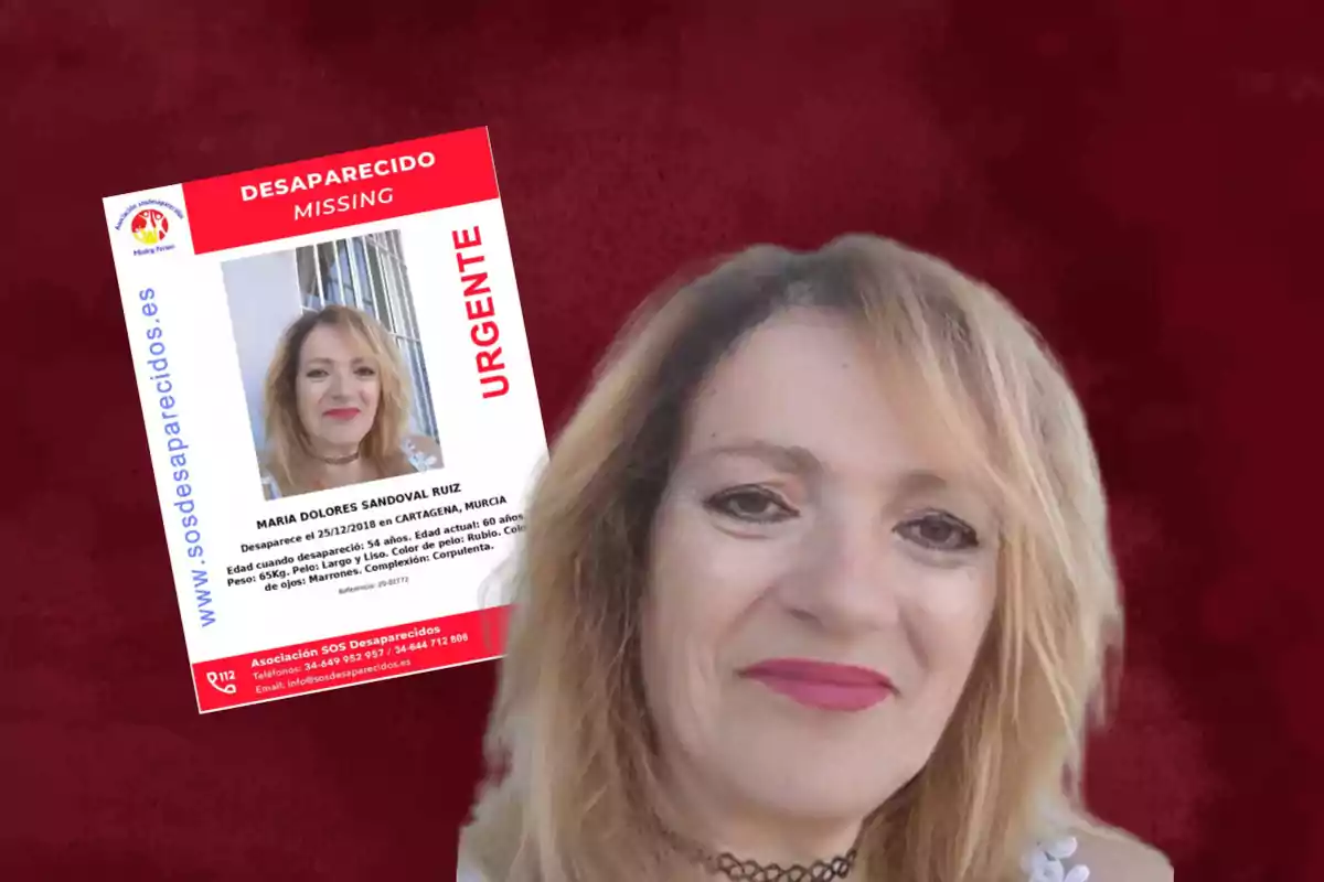 Una mujer rubia sonriente aparece en primer plano, mientras que en el fondo se ve un cartel de persona desaparecida con detalles de contacto y una foto de la misma mujer.