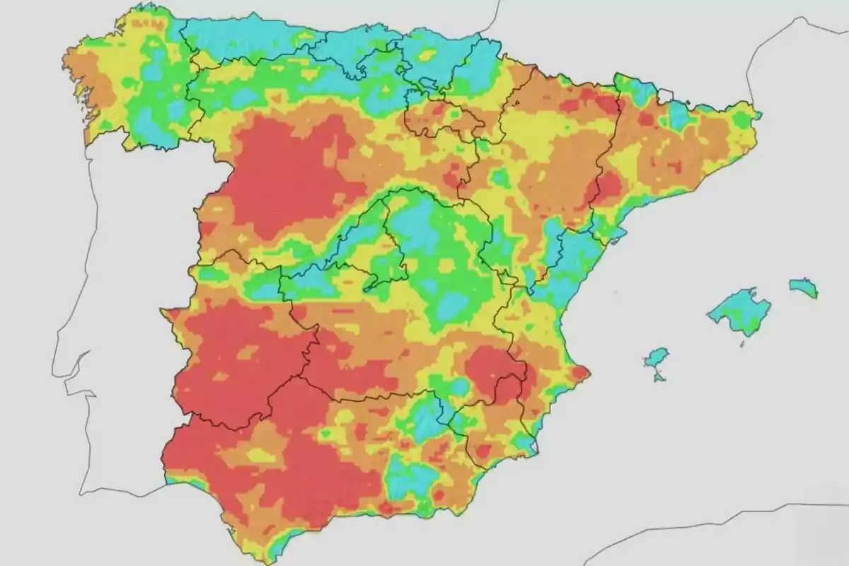 Mapa de España con diferentes zonas coloreadas en rojo, amarillo, verde y azul que representan distintas áreas climáticas o niveles de temperatura Mapa de España con diferentes zonas coloreadas en rojo, amarillo, verde y azul que representan distintas áreas climáticas o niveles de temperatura