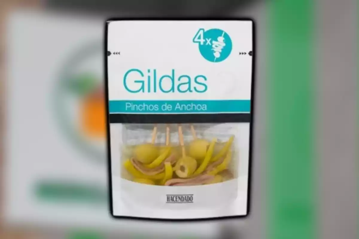 Paquete de Gildas con pinchos de anchoa de la marca Hacendado. Paquete de Gildas con pinchos de anchoa de la marca Hacendado.