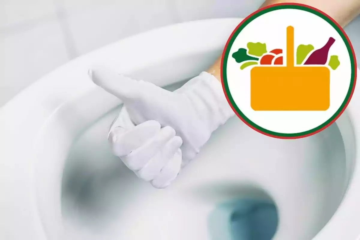 Una mano con guante blanco hace un gesto de aprobación frente a un inodoro, con un icono de cesta de alimentos superpuesto. Una mano con guante blanco hace un gesto de aprobación frente a un inodoro, con un icono de cesta de alimentos superpuesto.