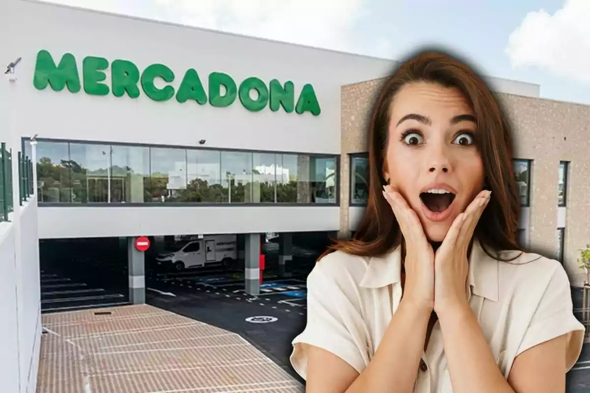 Una mujer con expresión de sorpresa frente a un edificio de Mercadona.