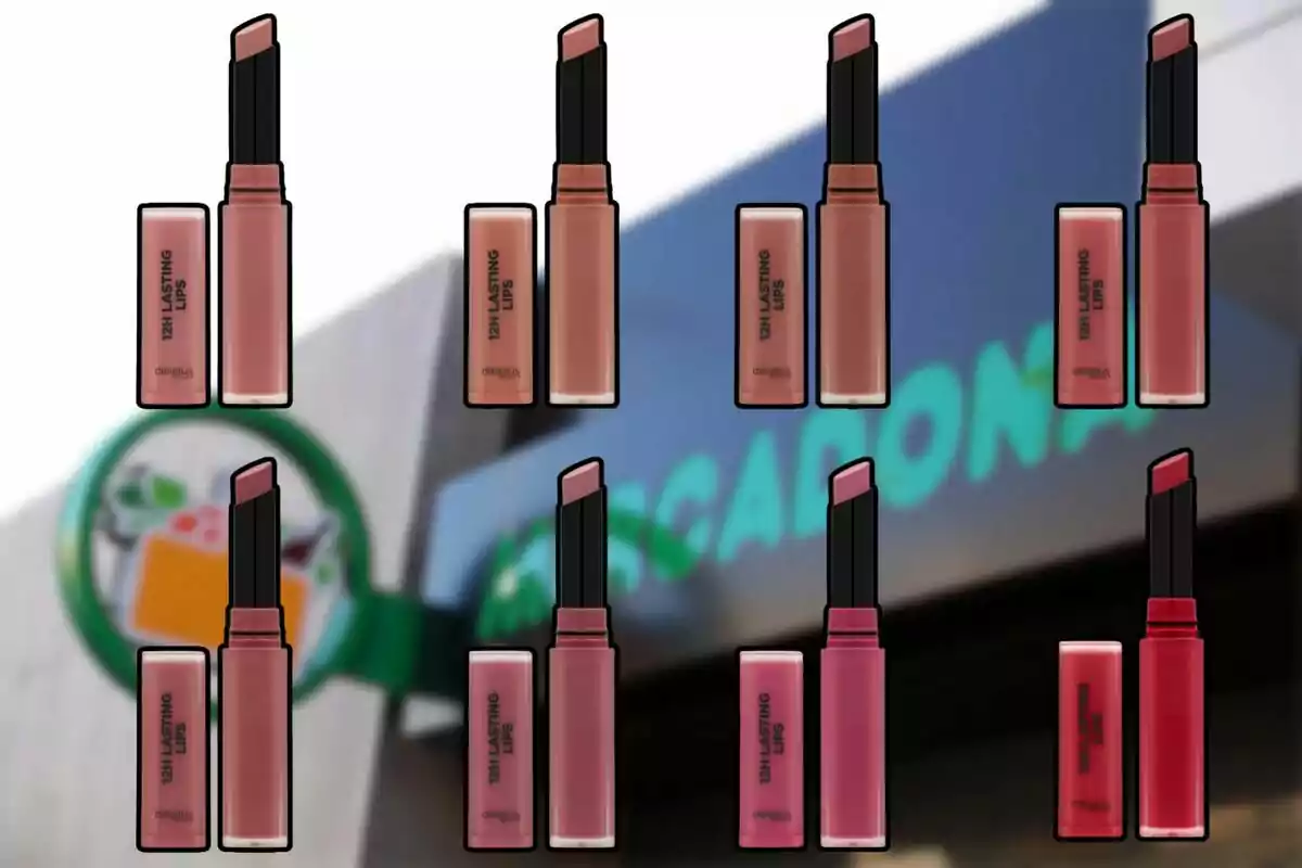 Varios labiales de diferentes tonos y envases con la inscripción Varios labiales de diferentes tonos y envases con la inscripción