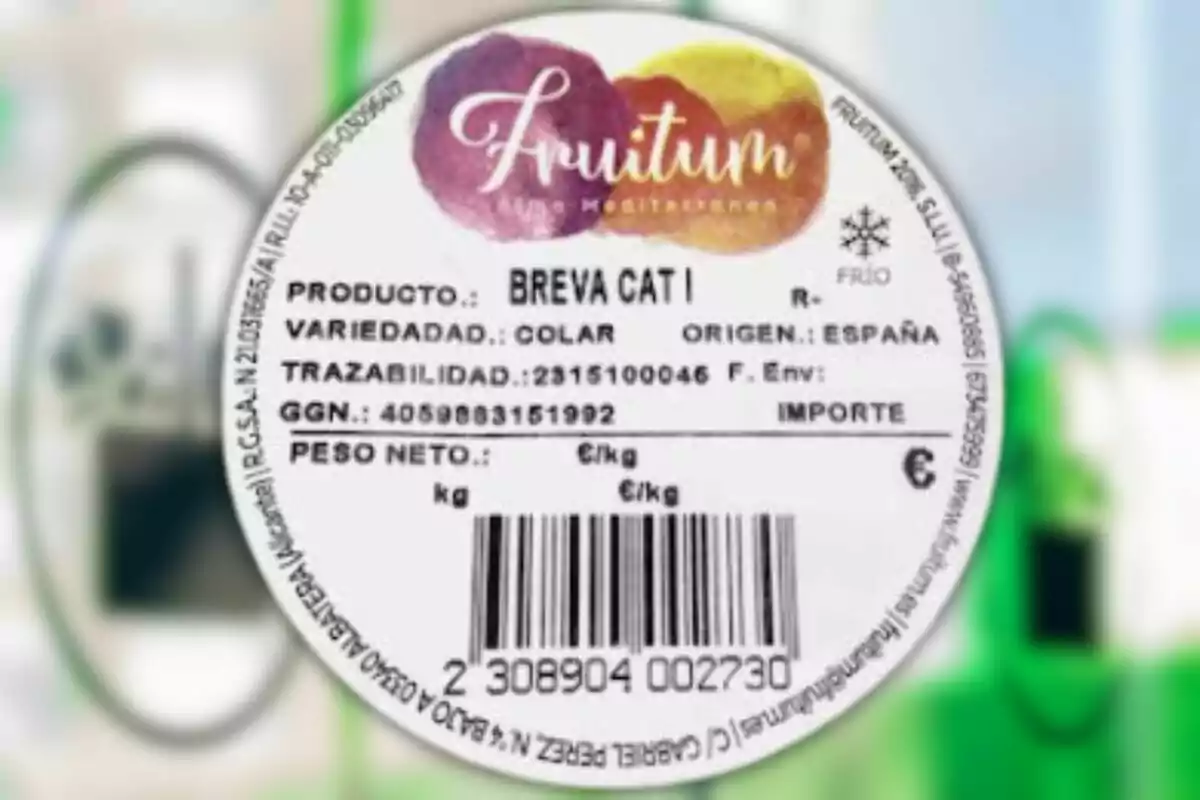 Etiqueta redonda de producto Fruitum con información sobre breva variedad colar origen España peso neto código de barras y logotipo colorido en la parte superior Etiqueta redonda de producto Fruitum con información sobre breva variedad colar origen España peso neto código de barras y logotipo colorido en la parte superior