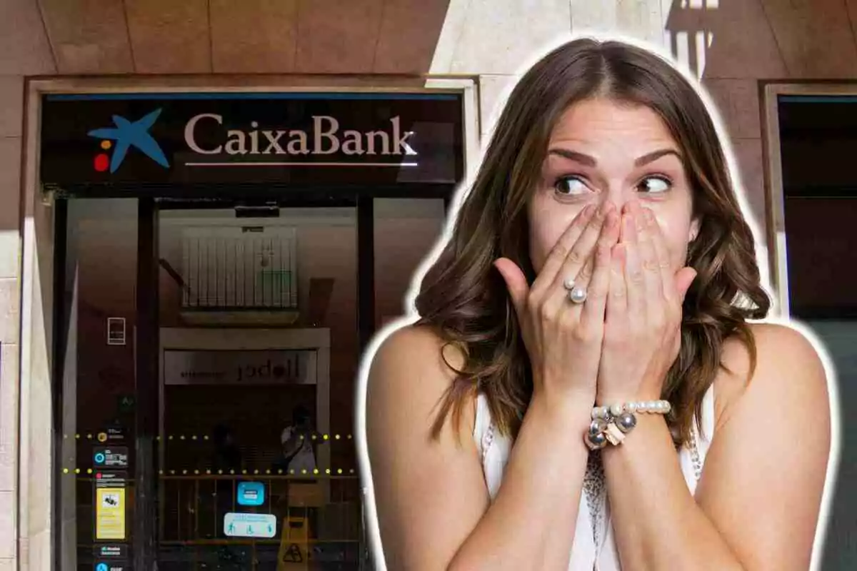 Mujer con expresión de sorpresa cubriéndose la boca frente a una sucursal de CaixaBank Mujer con expresión de sorpresa cubriéndose la boca frente a una sucursal de CaixaBank