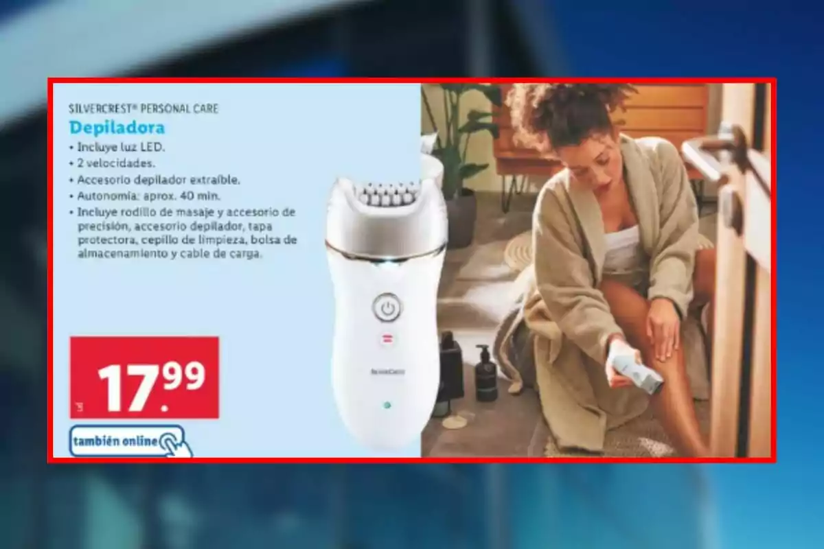 Imagen del catálogo de Lidl que muestra una depiladora eléctrica Silvercrest de Lidl con precio de 17.99 euros y una mujer usando el producto en su pierna mientras está sentada en un baño. Imagen del catálogo de Lidl que muestra una depiladora eléctrica Silvercrest de Lidl con precio de 17.99 euros y una mujer usando el producto en su pierna mientras está sentada en un baño.