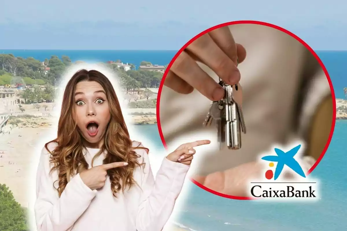 Mujer sorprendida señalando un conjunto de llaves con el logo de CaixaBank en un fondo de playa.