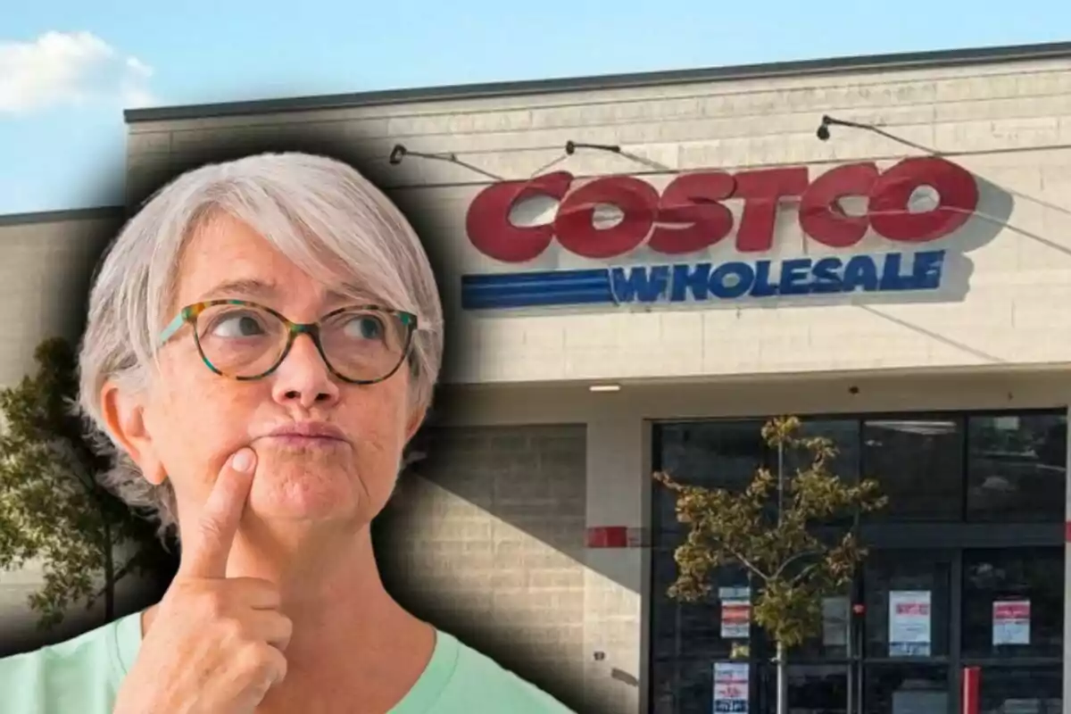 Una mujer mayor con expresión pensativa está superpuesta frente a la entrada de una tienda Costco.