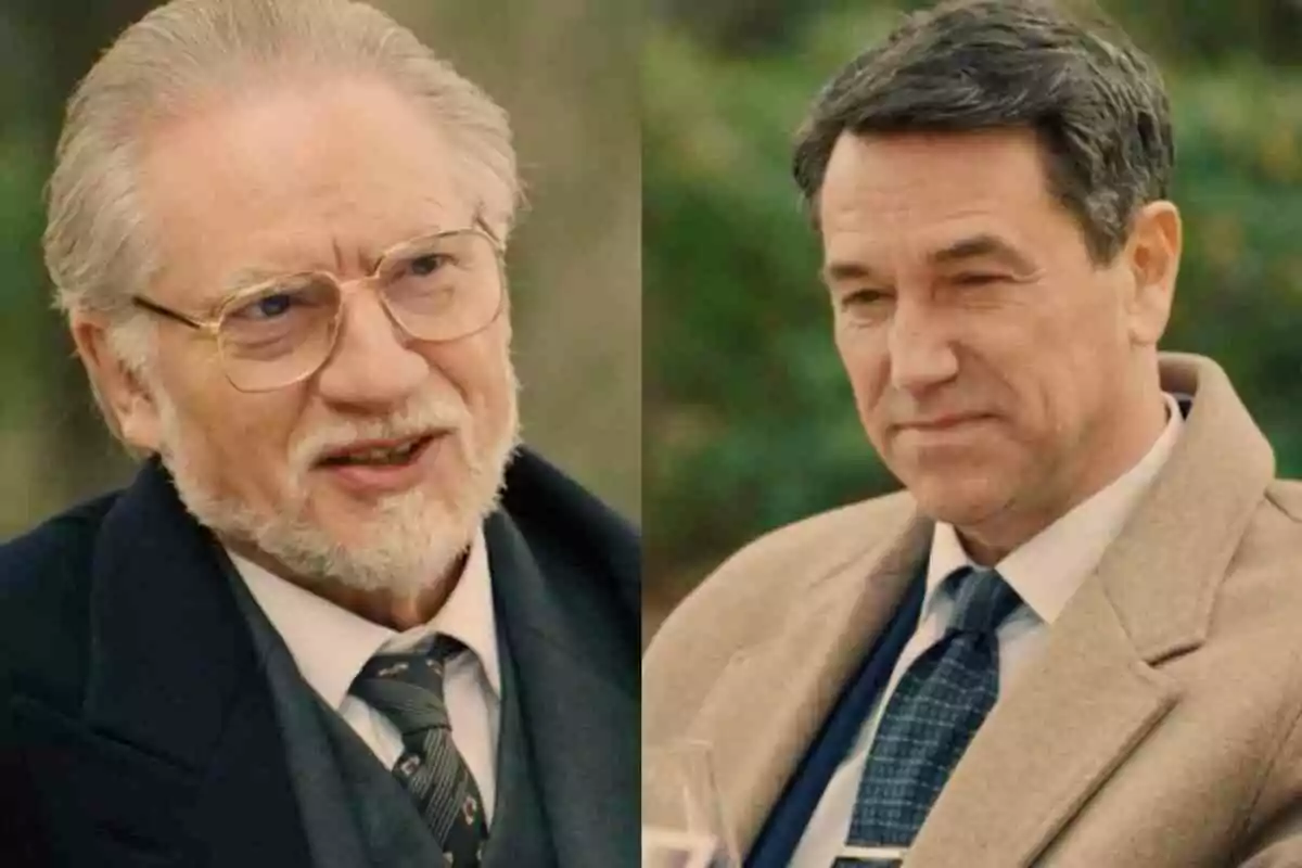 Damián de la Reina (Nancho Novo) y Gabriel de la Reina (Oriol Tarrasón) vestidos con ropa formal conversan al aire libre Damián de la Reina (Nancho Novo) y Gabriel de la Reina (Oriol Tarrasón) vestidos con ropa formal conversan al aire libre