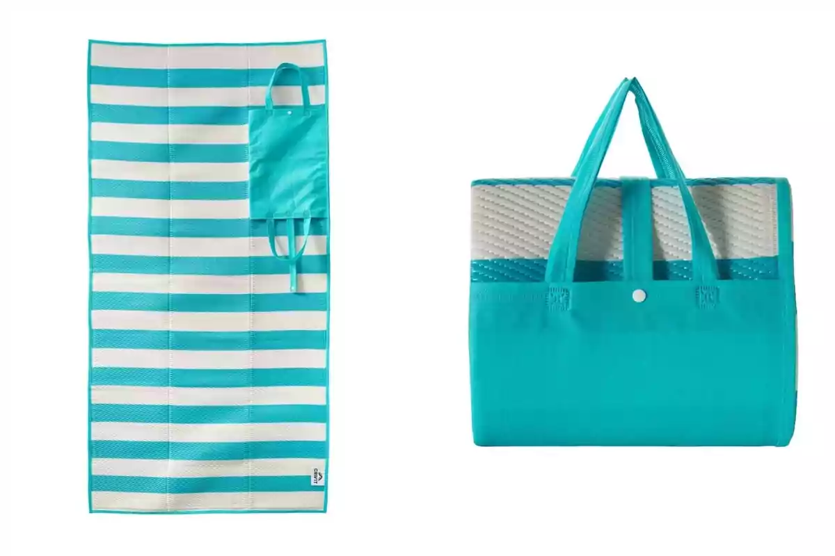 Tapete de playa azul con blanco a rayas mostrado extendido y doblado en forma de bolso con asas de Lidl. Tapete de playa azul con blanco a rayas mostrado extendido y doblado en forma de bolso con asas de Lidl.