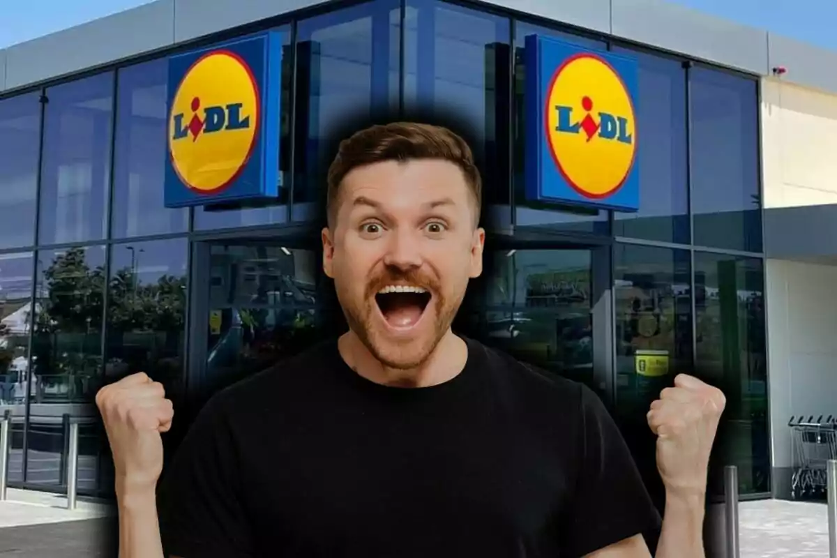 Un hombre emocionado frente a una tienda Lidl.