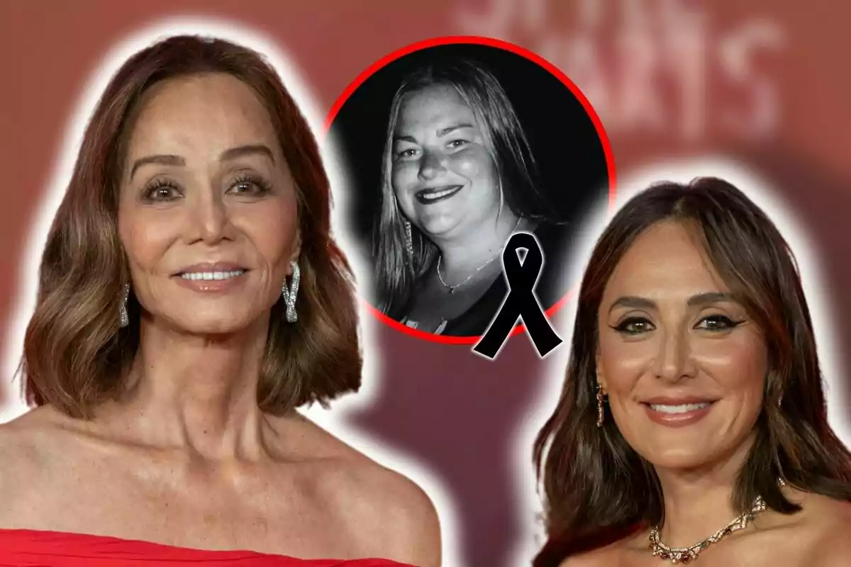 Isabel Preysler y Tamara Falcó posan sonrientes, mientras que en el fondo se observa una imagen en blanco y negro de Caritina Goyanes con un lazo negro en señal de luto.