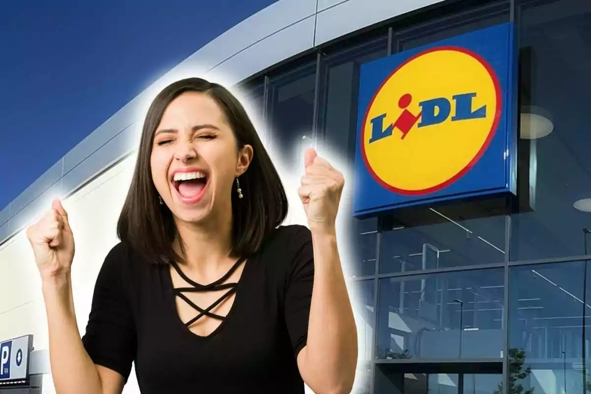 Una persona emocionada frente a una tienda Lidl.