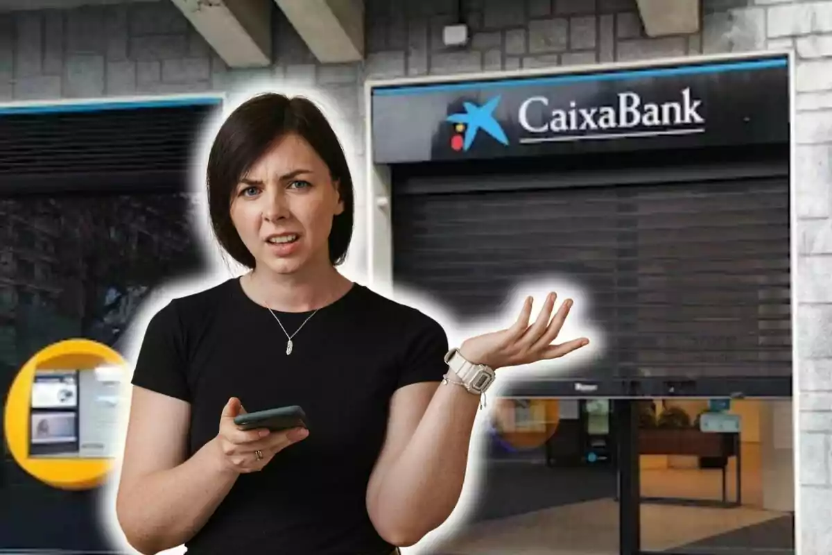 Una mujer con expresión de confusión sostiene un teléfono móvil frente a una sucursal cerrada de CaixaBank.