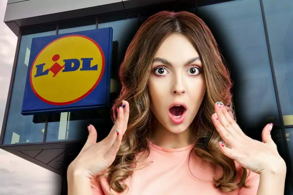 Una mujer con expresión de sorpresa frente a un edificio con el logo de Lidl.