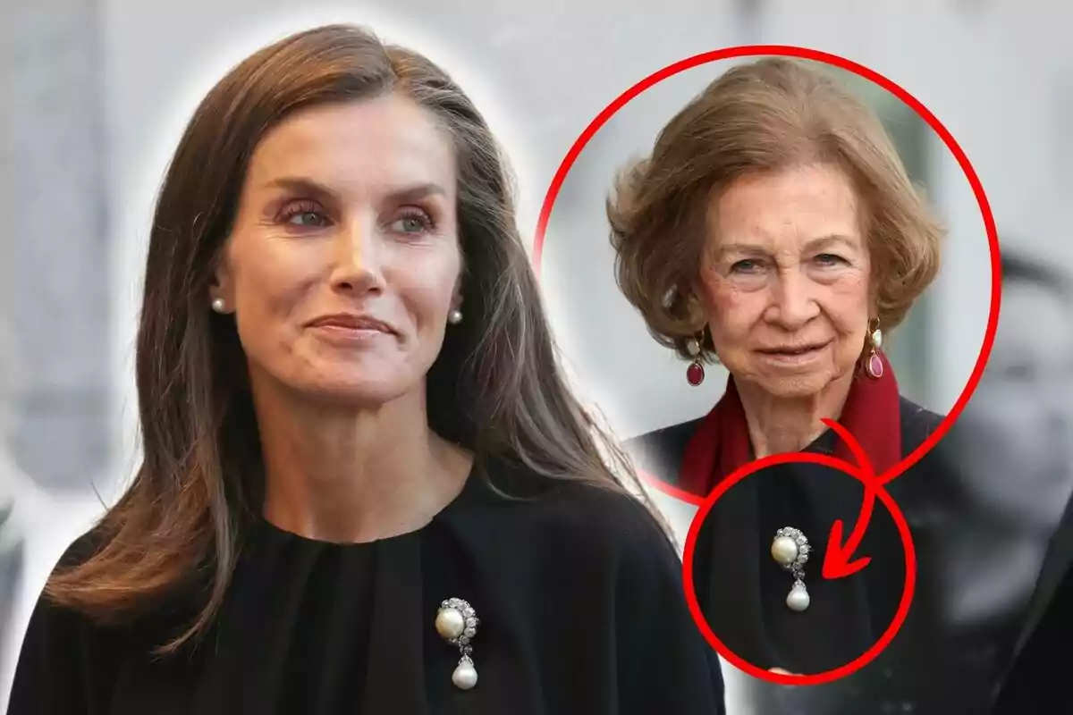 Plano corto de Letizia Ortiz usando un broche de perlas en su ropa, con una imagen insertada de la reina Sofía con cabello corto y un broche similar.